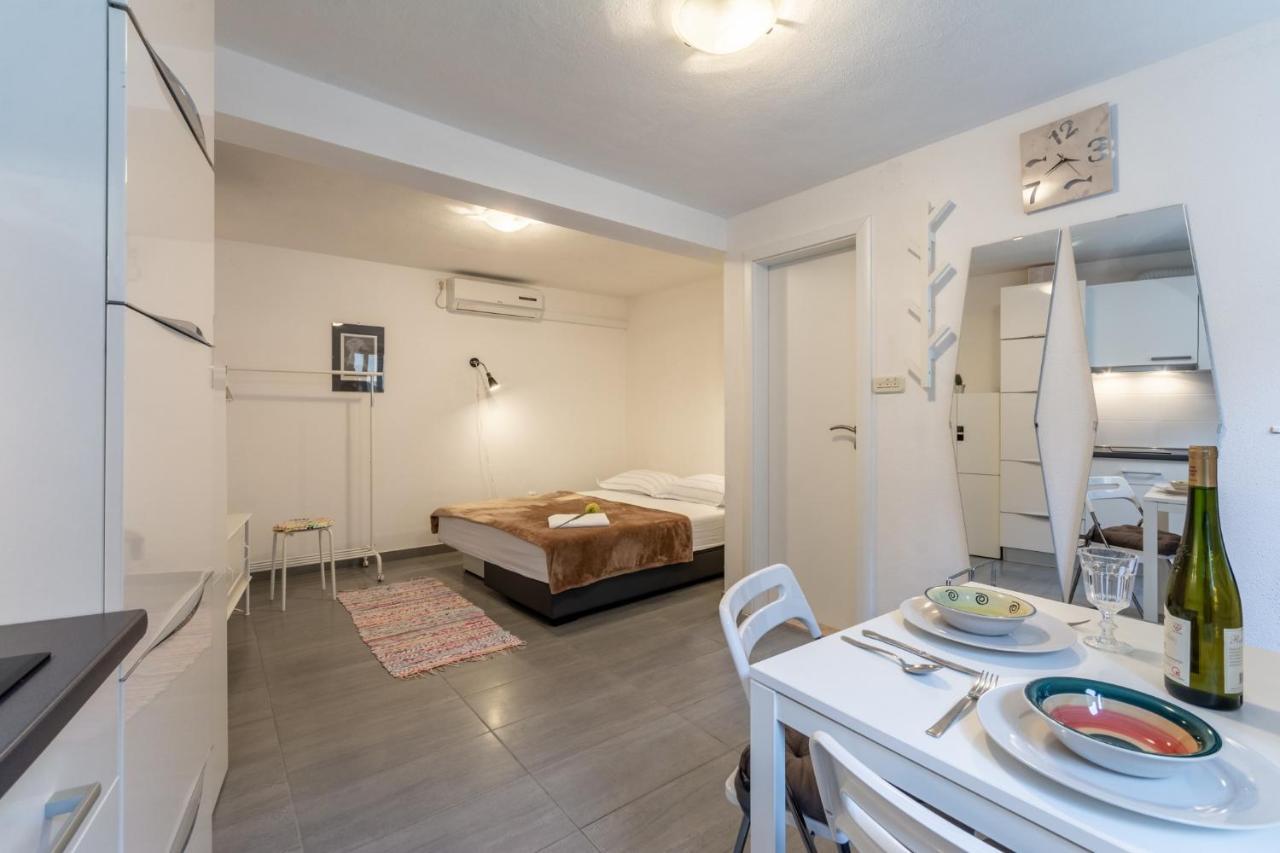 Apartments Sonja ปูชิสชา ภายนอก รูปภาพ